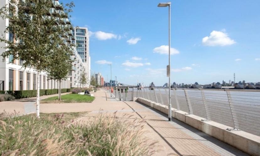 Large Double Overlooking The Thames * Londra